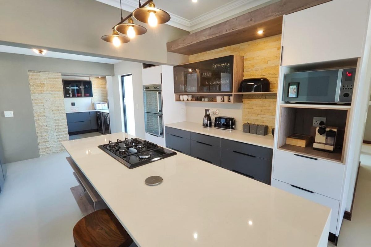 Luxury Living in a Secure Golf Estate with Stunning Views - Photo 4