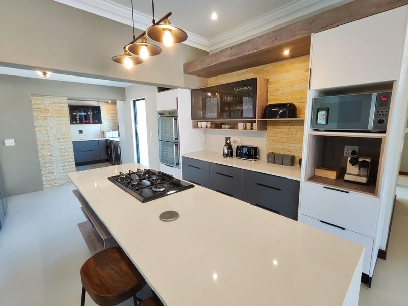 Luxury Living in a Secure Golf Estate with Stunning Views - Photo 4