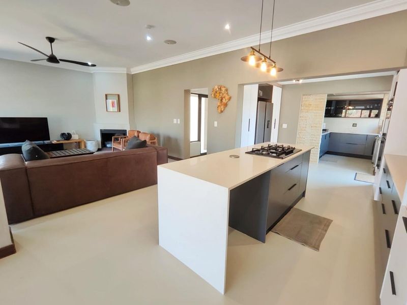 Luxury Living in a Secure Golf Estate with Stunning Views - Photo 10