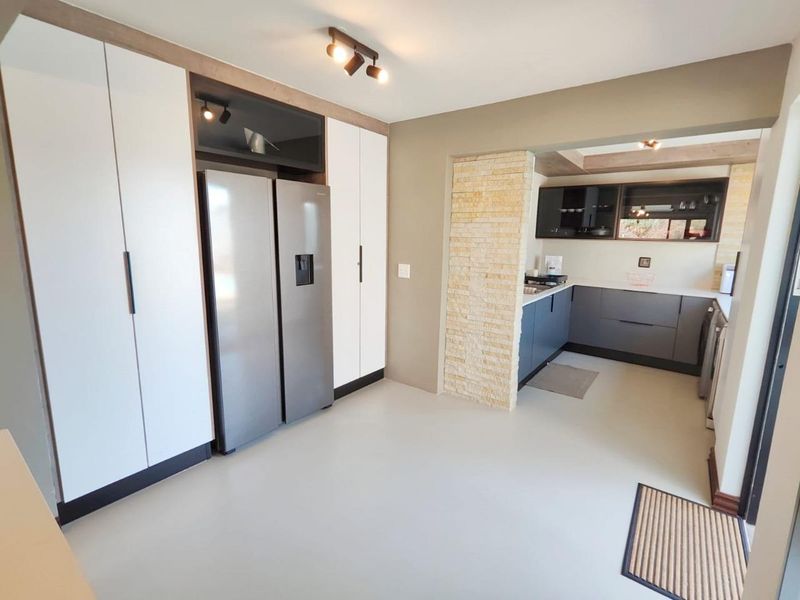 Luxury Living in a Secure Golf Estate with Stunning Views - Photo 6