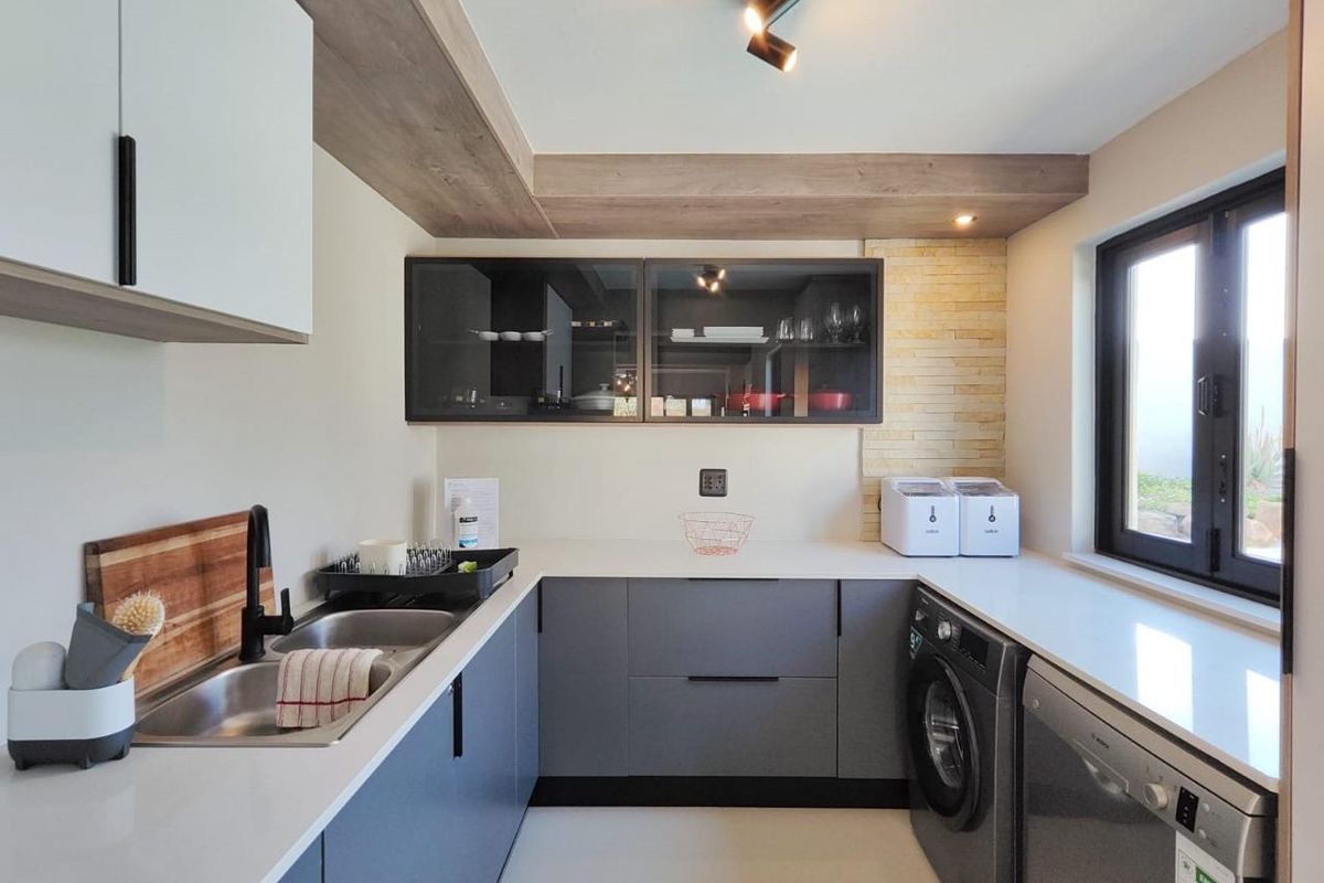 Luxury Living in a Secure Golf Estate with Stunning Views - Photo 5