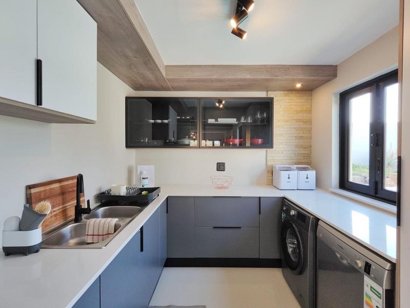 Luxury Living in a Secure Golf Estate with Stunning Views - Photo 5