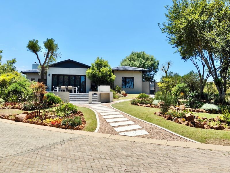 Luxury Living in a Secure Golf Estate with Stunning Views - Photo 1