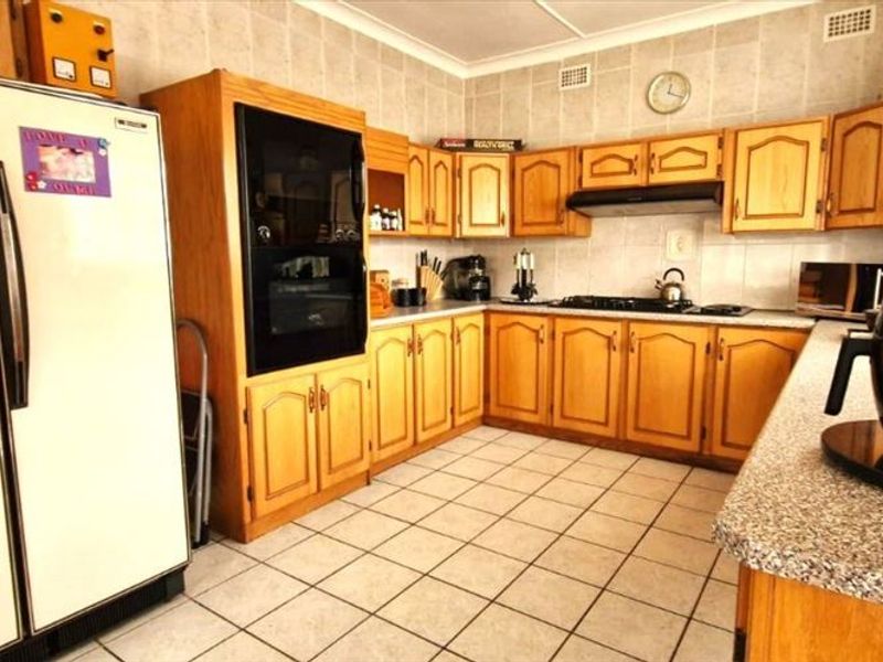 Elegant Family Home with Exceptional Amenities - Photo 1