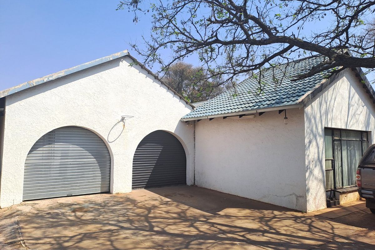 4 Bedroom family home for sale in Stilfontein  - Photo 2