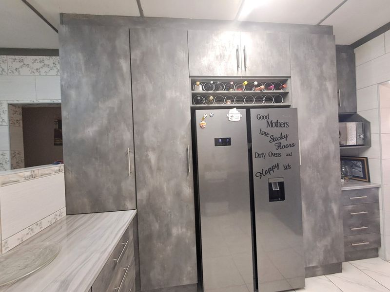 4 Bedroom family home for sale in Stilfontein  - Photo 6