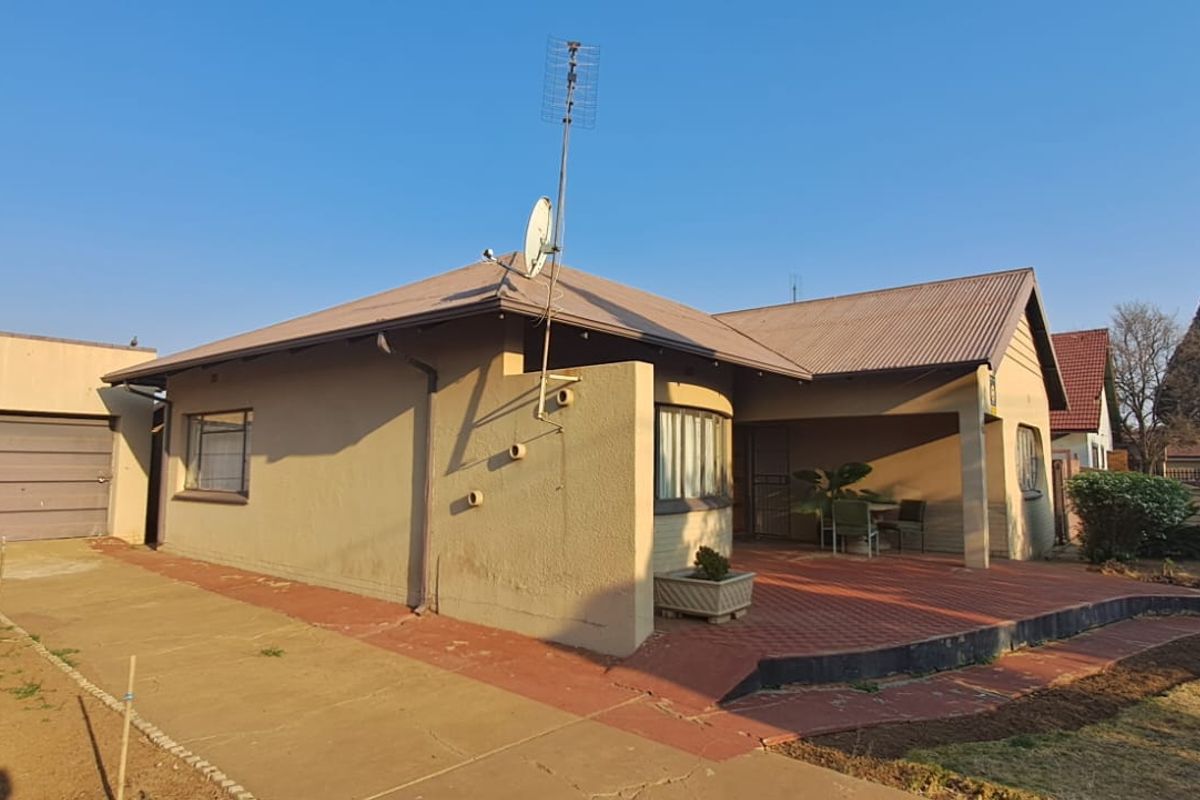 4 Bedroom House for sale in Ellaton - Photo 3