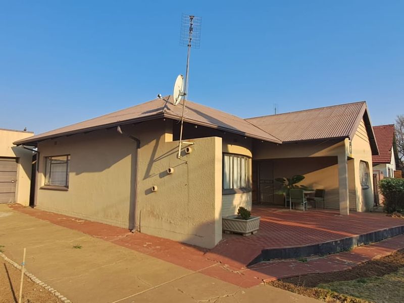 4 Bedroom House for sale in Ellaton - Photo 3