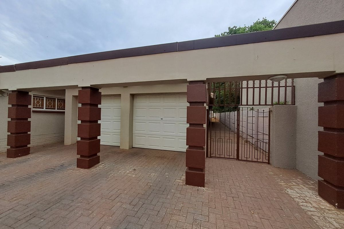 Beautiful 5 Bedroom house - Irene Park - Photo 5