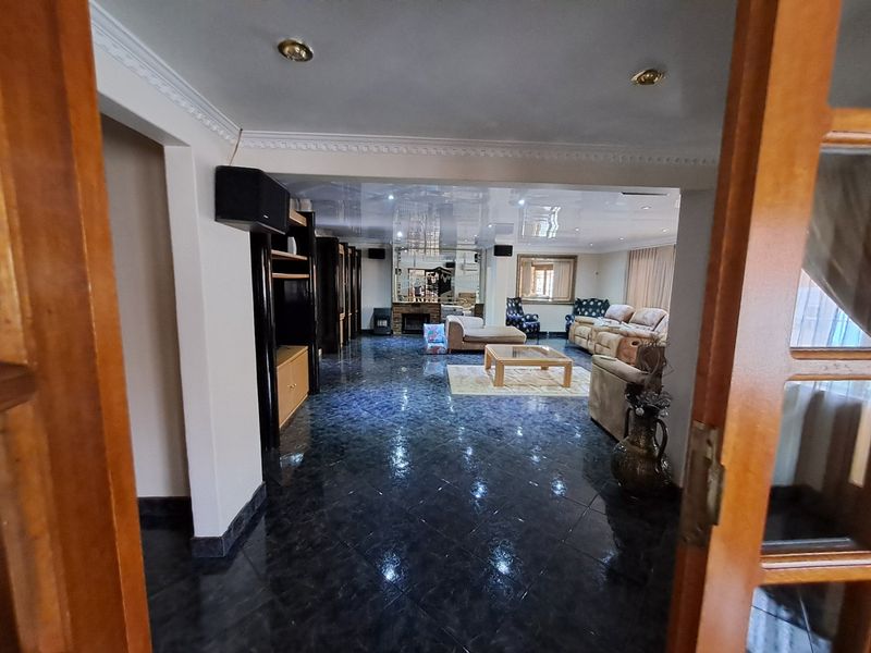 Beautiful 5 Bedroom house - Irene Park - Photo 9