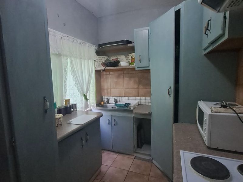 A lovely 2 Bedroom Duplex Townhouse in Wilkoppies for sale - Photo 5