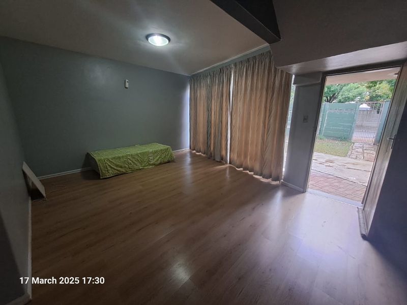 A lovely 2 Bedroom Duplex Townhouse in Wilkoppies for sale - Photo 2