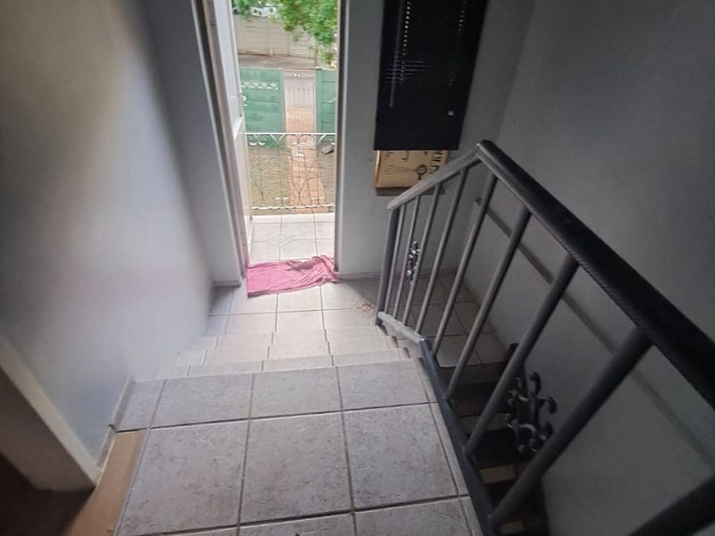 A lovely 2 Bedroom Duplex Townhouse in Wilkoppies for sale - Photo 10