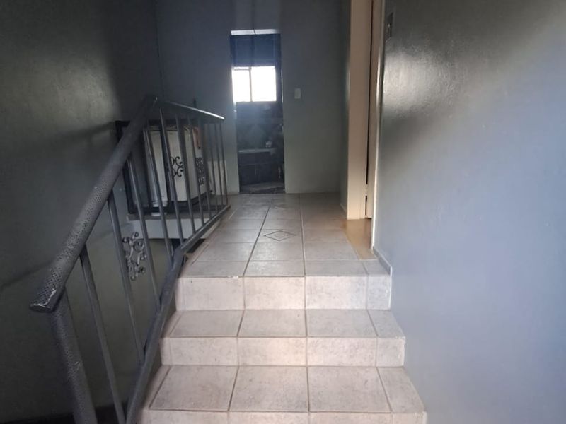 A lovely 2 Bedroom Duplex Townhouse in Wilkoppies for sale - Photo 9