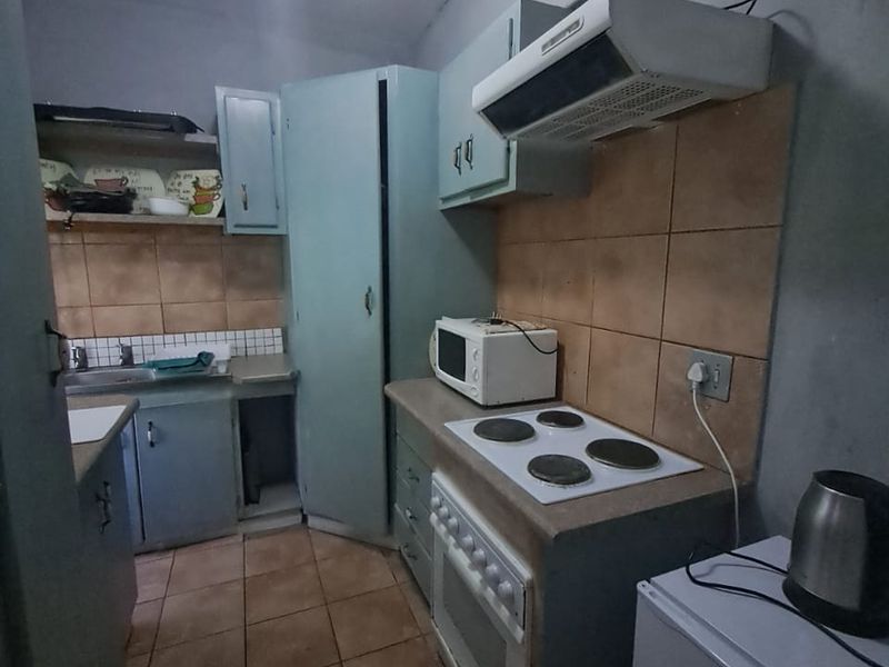 A lovely 2 Bedroom Duplex Townhouse in Wilkoppies for sale - Photo 6