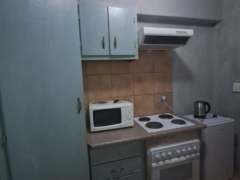 A lovely 2 Bedroom Duplex Townhouse in Wilkoppies for sale - Photo 4