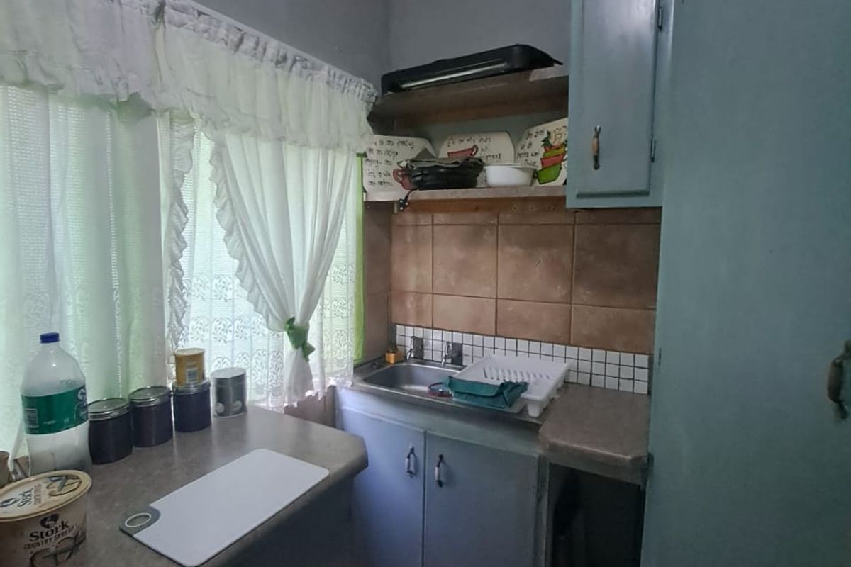 A lovely 2 Bedroom Duplex Townhouse in Wilkoppies for sale - Photo 3