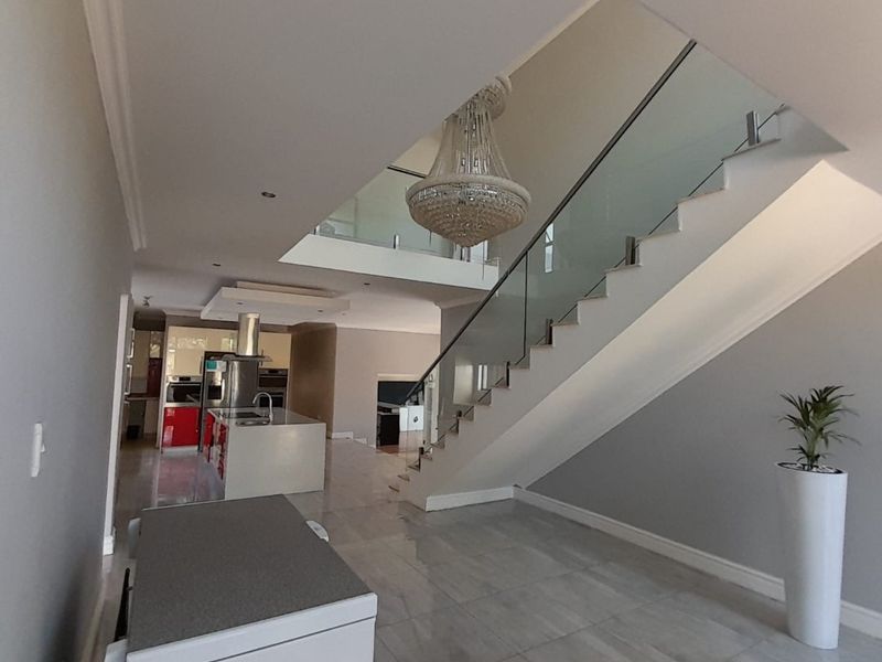 6 BEDROOM 5.5 BATHROOMS - Photo 7