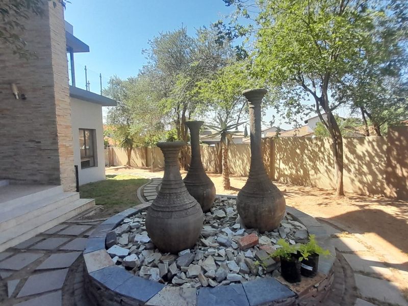 6 BEDROOM 5.5 BATHROOMS - Photo 3