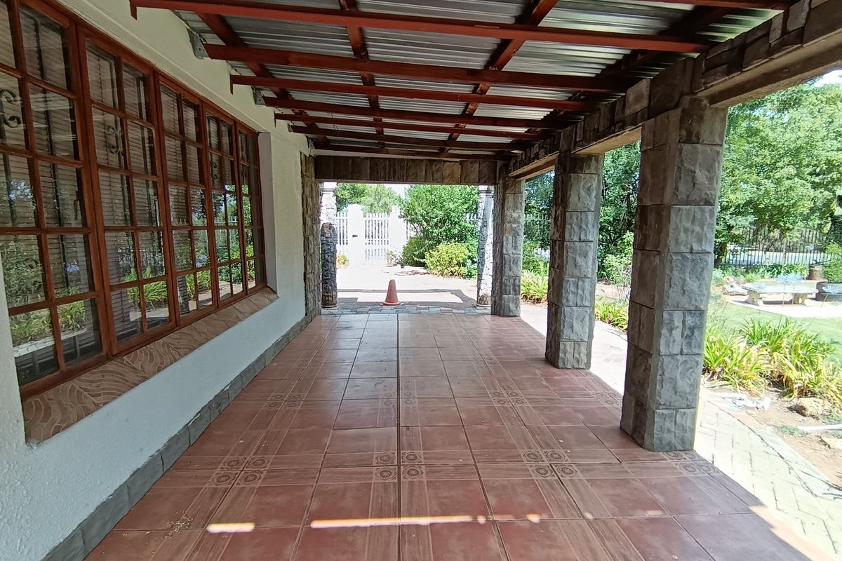 Welcome to this beautiful family home situated in the heart of Hospitaalpark. - Photo 2