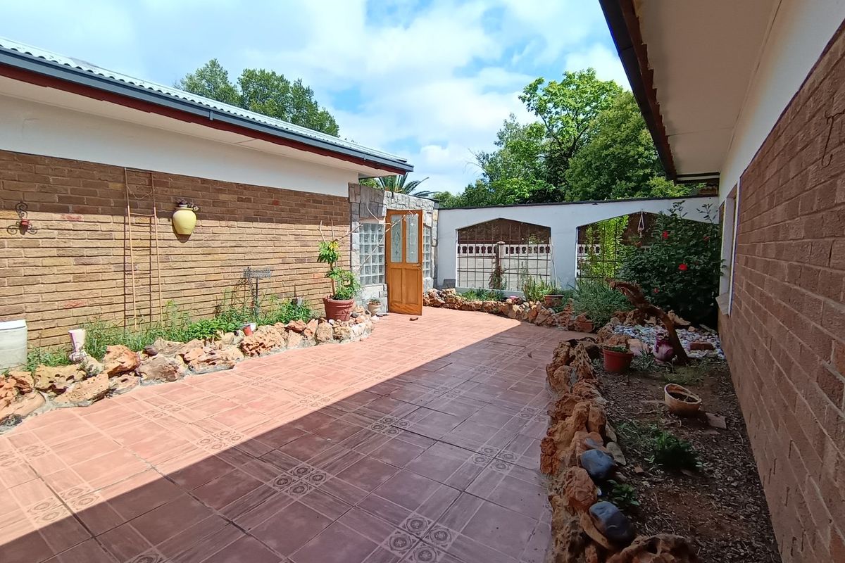 Welcome to this beautiful family home situated in the heart of Hospitaalpark. - Photo 4