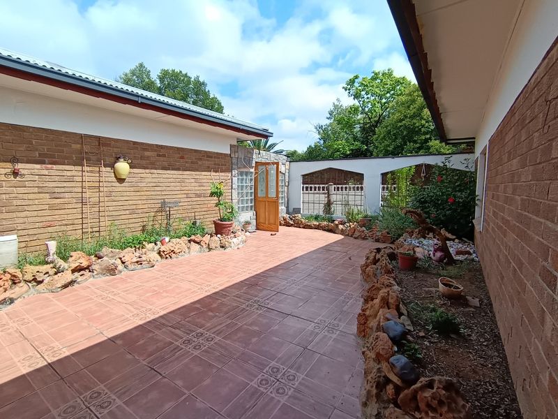 Welcome to this beautiful family home situated in the heart of Hospitaalpark. - Photo 4