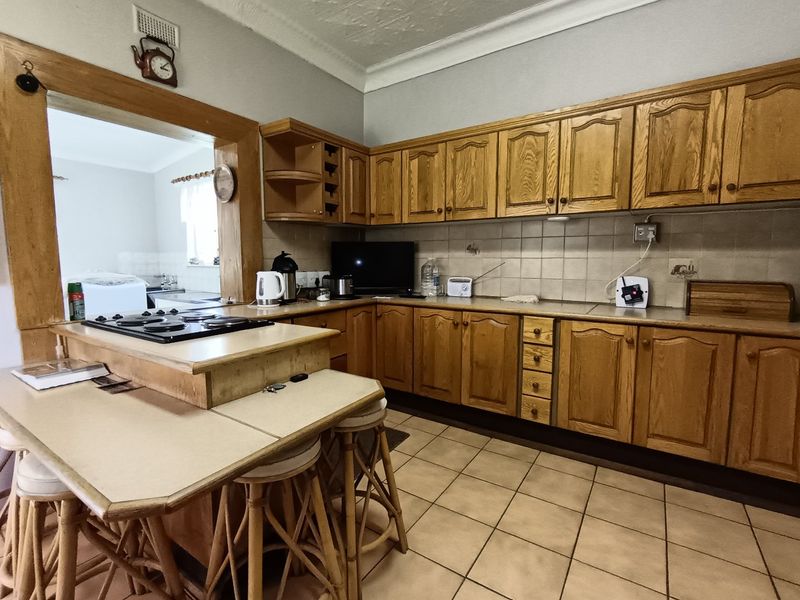 Beautiful 3 Bedroom house with two separate offices in Westdene, Bloemfontein - Photo 9