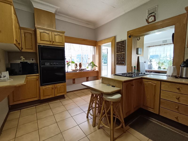 Beautiful 3 Bedroom house with two separate offices in Westdene, Bloemfontein - Photo 8