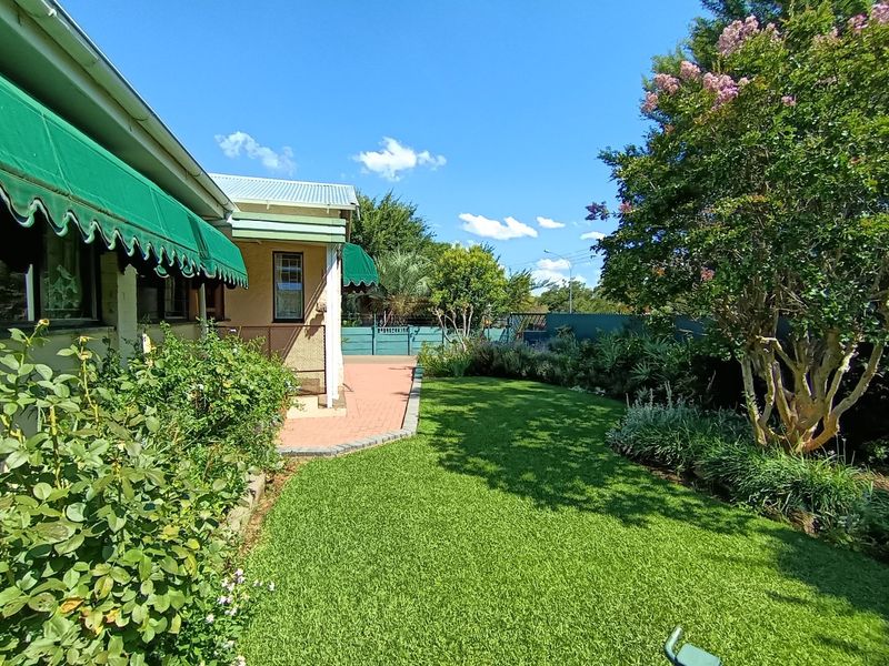 Beautiful 3 Bedroom house with two separate offices in Westdene, Bloemfontein - Photo 6