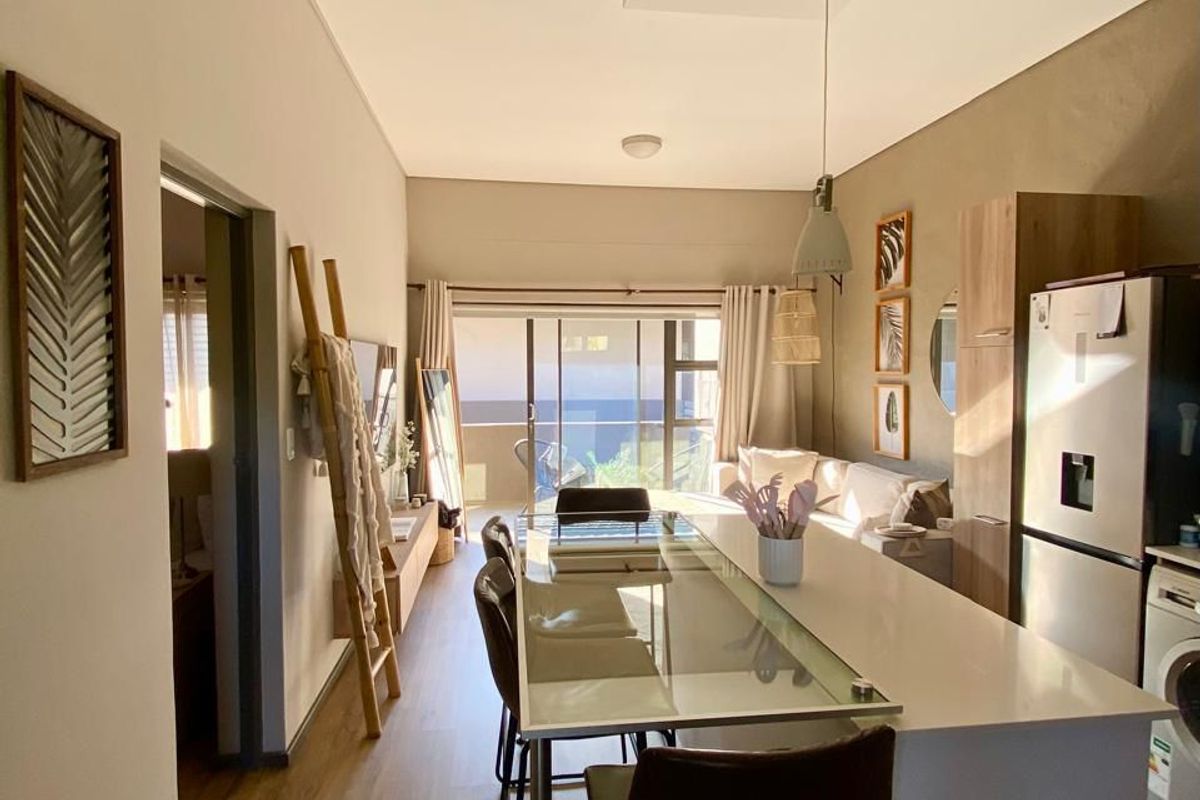 PICTURE PERFECT - Photo 2