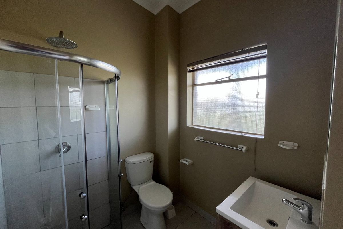 Bachelor Apartment For Sale in Hatfield - Photo 2