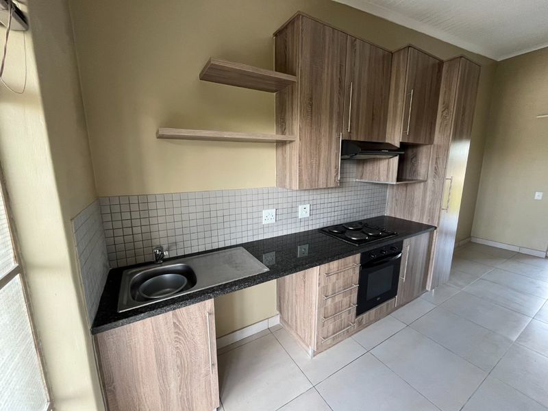 Bachelor Apartment For Sale in Hatfield - Photo 7