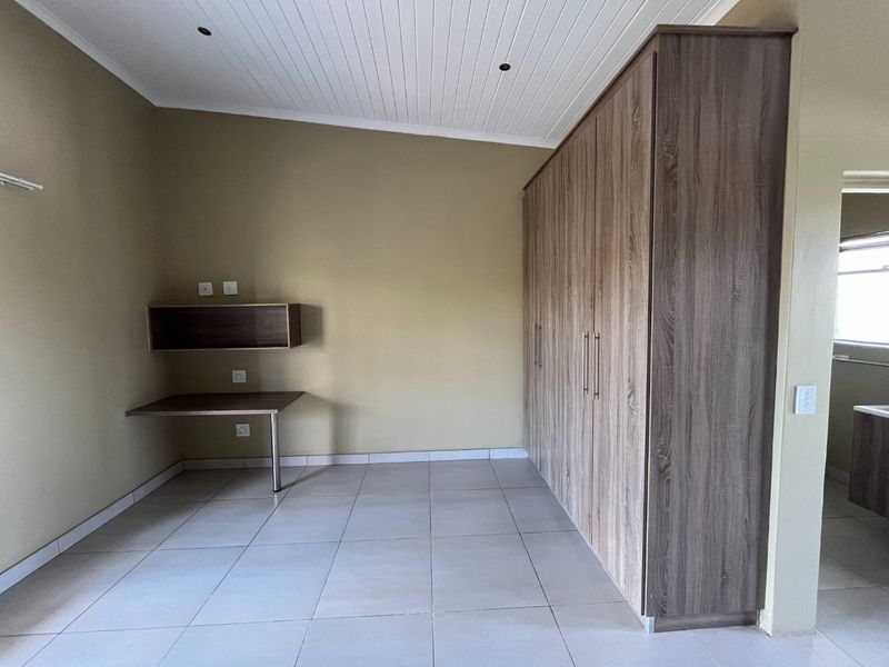 Bachelor Apartment For Sale in Hatfield - Photo 6