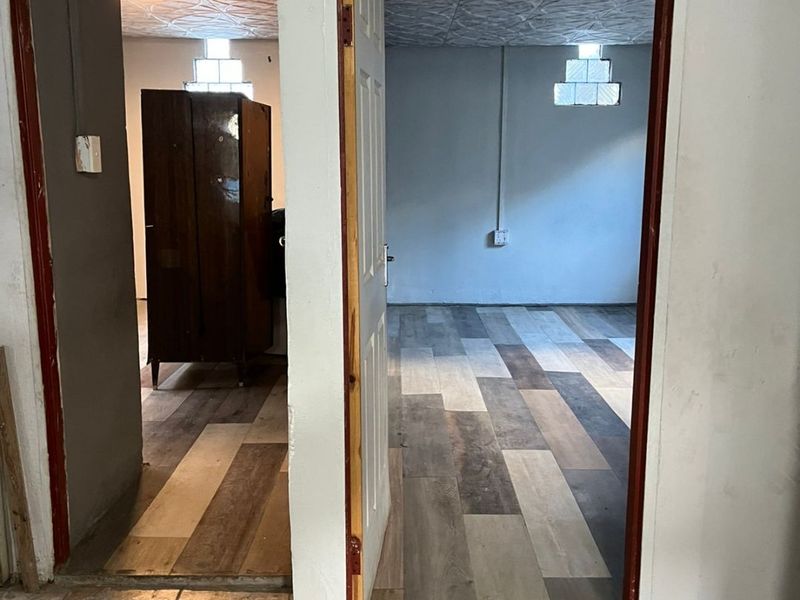 Spacious 2 bedroom house for sale - Photo 2