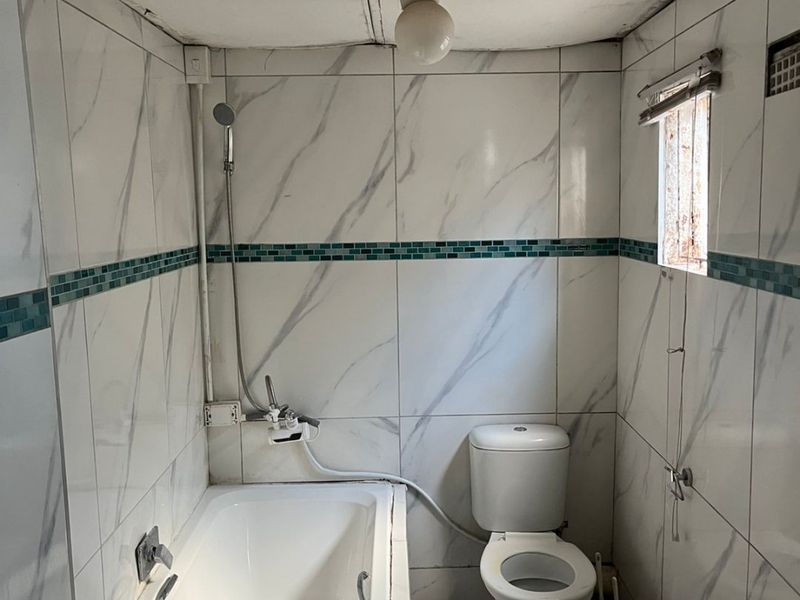 Spacious 2 bedroom house for sale - Photo 6