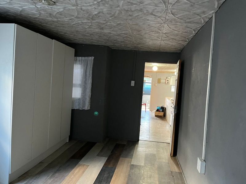 Spacious 2 bedroom house for sale - Photo 4