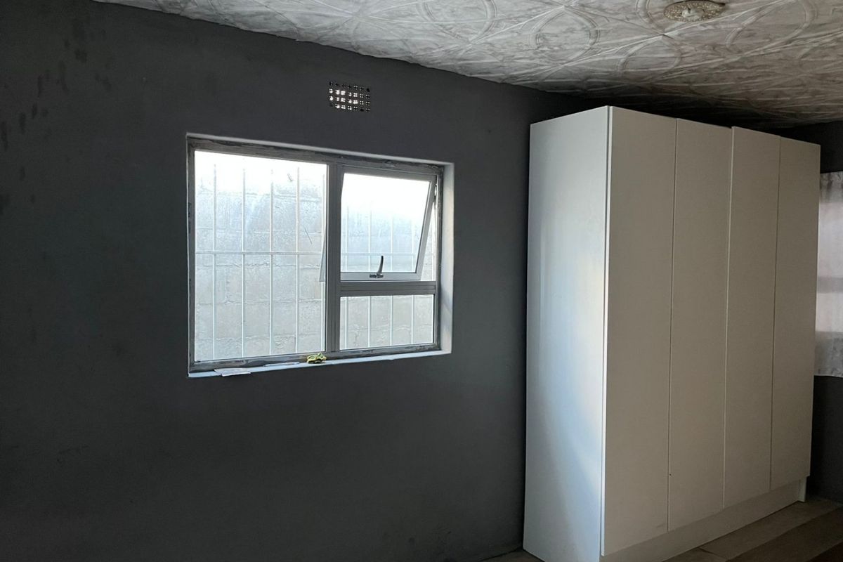 Spacious 2 bedroom house for sale - Photo 3