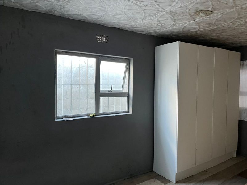 Spacious 2 bedroom house for sale - Photo 3