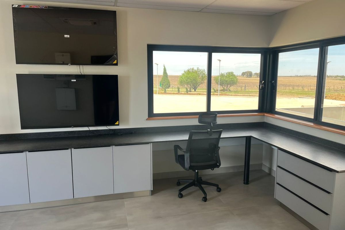 Lovely Open Stand On the Vaaldam Bank - Photo 5