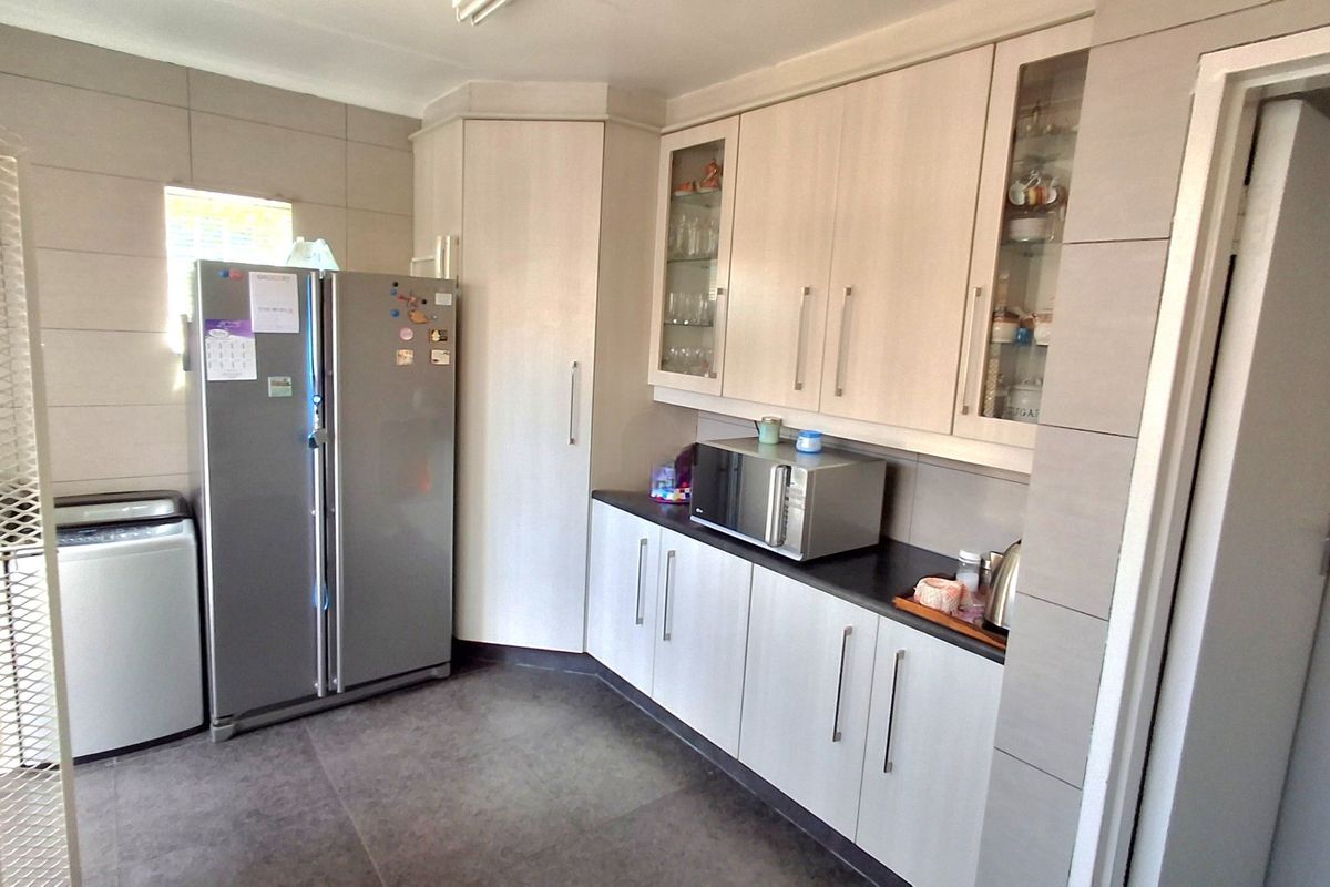 3-Bedroom Home in Sasolburg with Income-Generating Flatlet – Sole Mandate - Photo 2