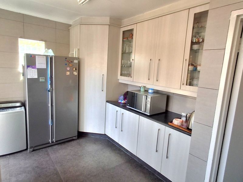 3-Bedroom Home in Sasolburg with Income-Generating Flatlet – Sole Mandate - Photo 2