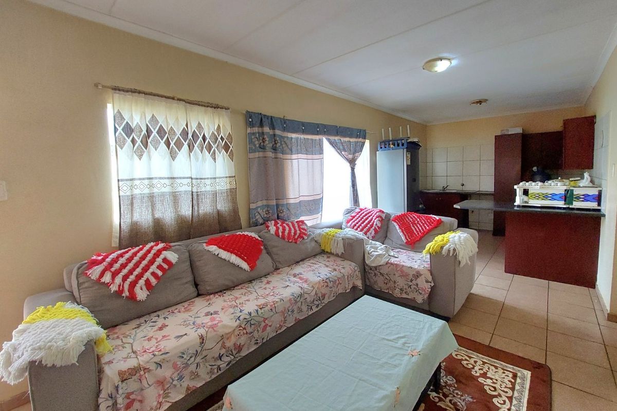 Apartment for Sale in Brits Central – Ideal for a Start-Up Couple - Photo 2