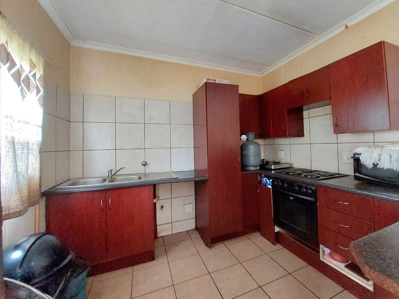 Apartment for Sale in Brits Central – Ideal for a Start-Up Couple - Photo 6