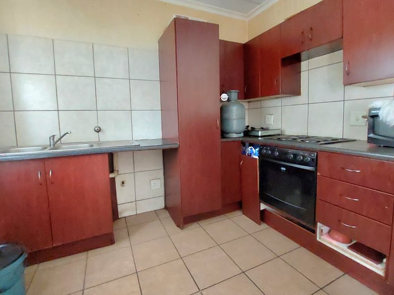 Apartment for Sale in Brits Central – Ideal for a Start-Up Couple - Photo 5