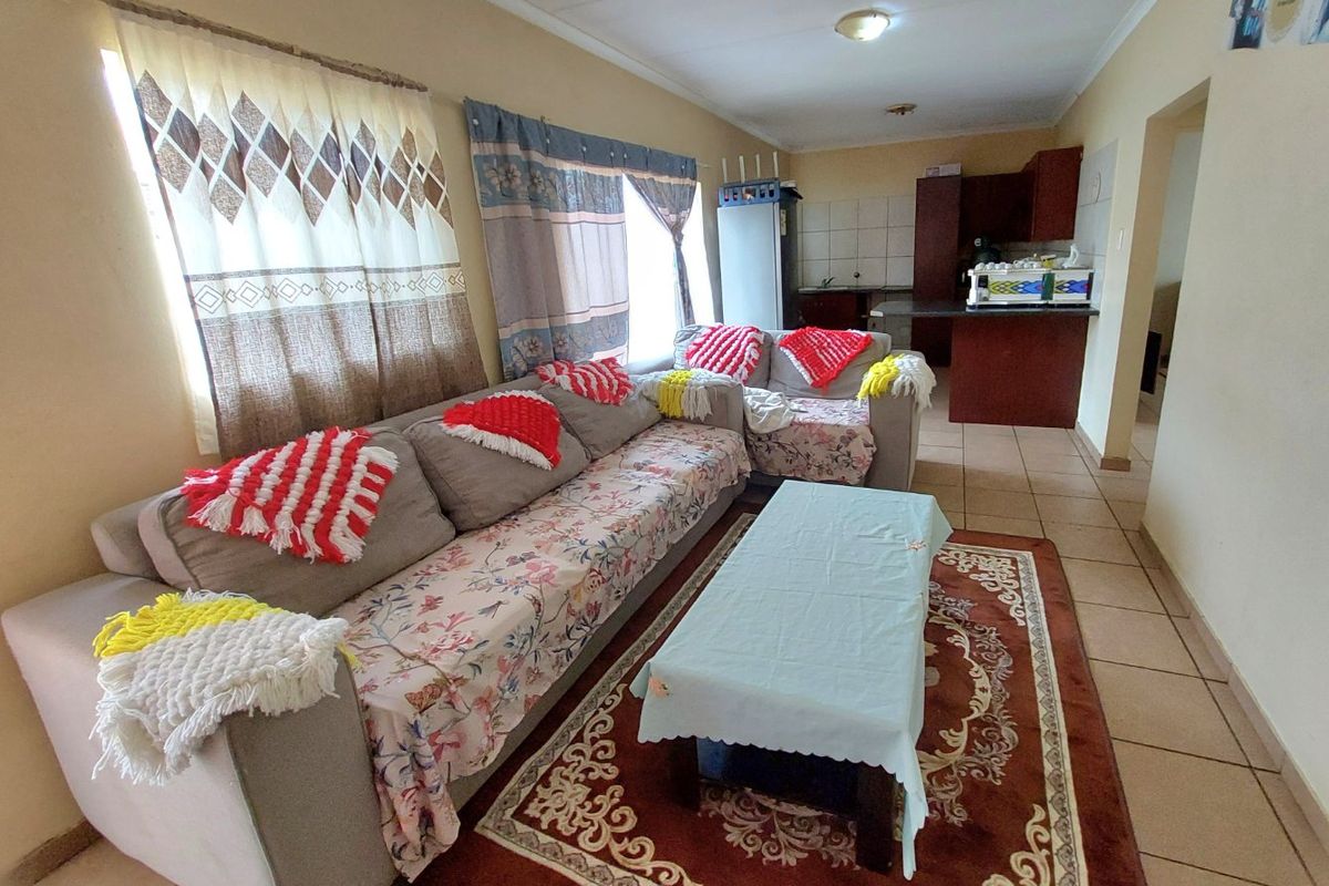 Apartment for Sale in Brits Central – Ideal for a Start-Up Couple - Photo 3