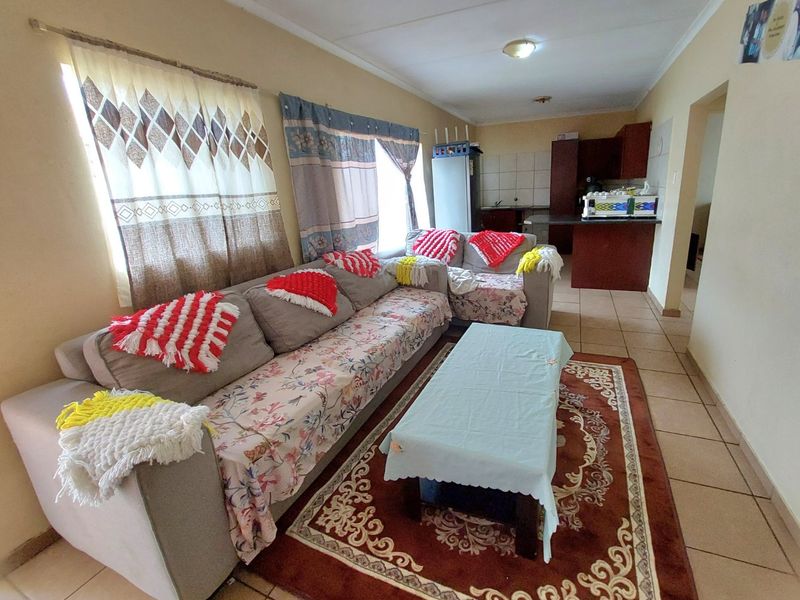 Apartment for Sale in Brits Central – Ideal for a Start-Up Couple - Photo 3