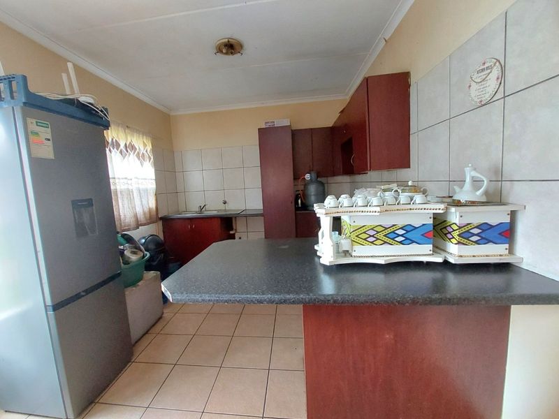 Apartment for Sale in Brits Central – Ideal for a Start-Up Couple - Photo 7
