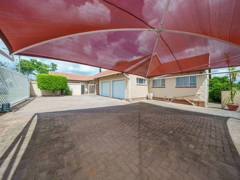 Lovely 3 Bedroom Home in Boomed Suburb - Photo 4