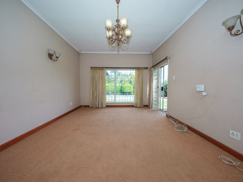Lovely 3 Bedroom Home in Boomed Suburb - Photo 9