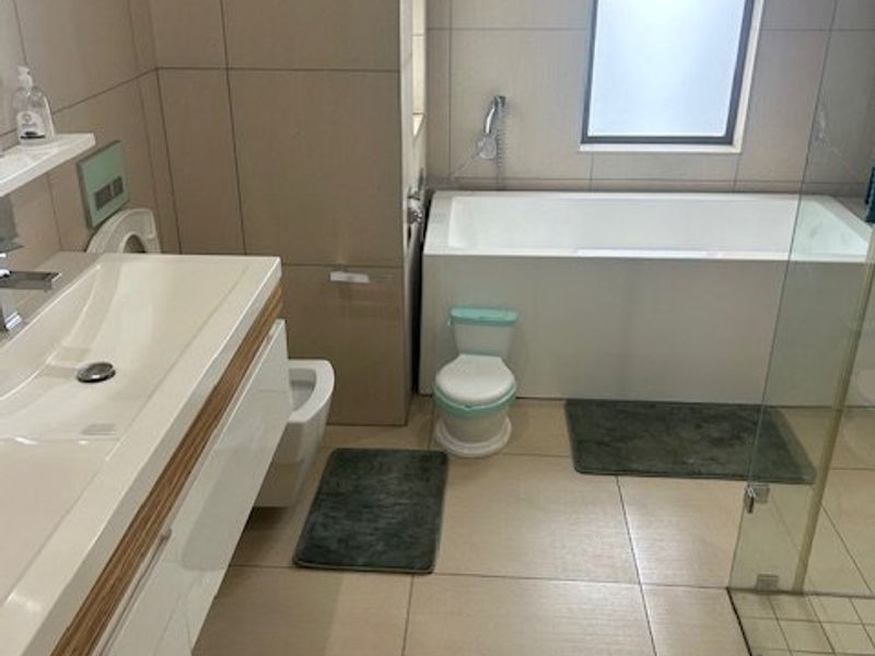 Energy-Smart Family Home in Sought-After Thorn Valley Estate - Photo 10